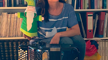 Profesora de música para niños en Zaragoza. Clases de estimulación musical. Profesora de acordeón en Zaragoza. Mateja Zenzerovic